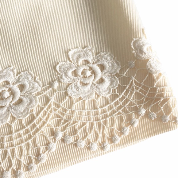 Valentino 𑁍 Rose Lace Wool Pencil Back Slit Knee Length Skirt 𑁍 Winter White 4 - Picture 7 of 16